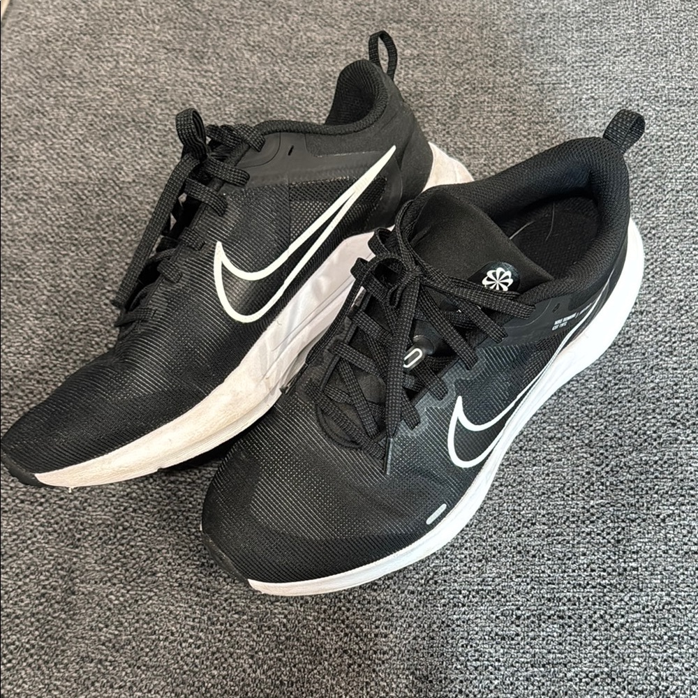Nike Black and White Athletic Shoes with Breathable Mesh